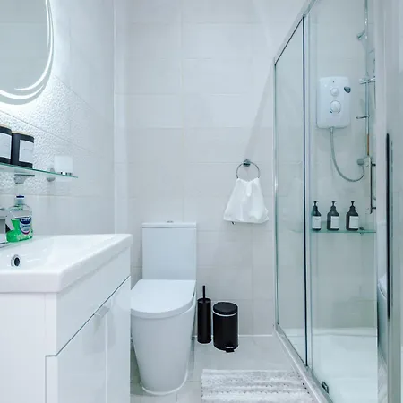 Luxury Modern Centre With Free Parking Apartment *