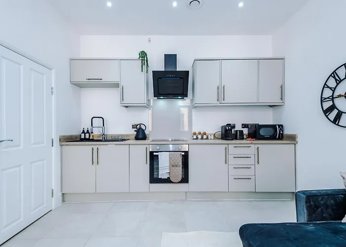 Luxury Modern Centre With Free Parking Apartment *