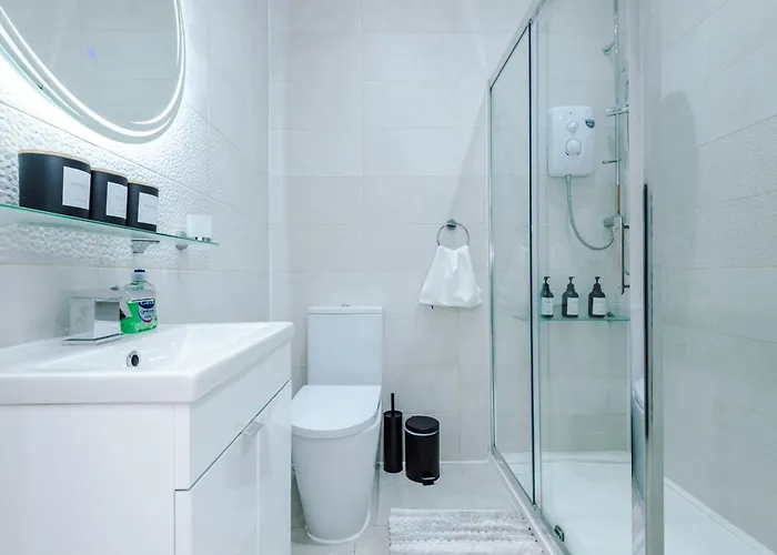 Luxury Modern Centre With Free Parking Appartamento *